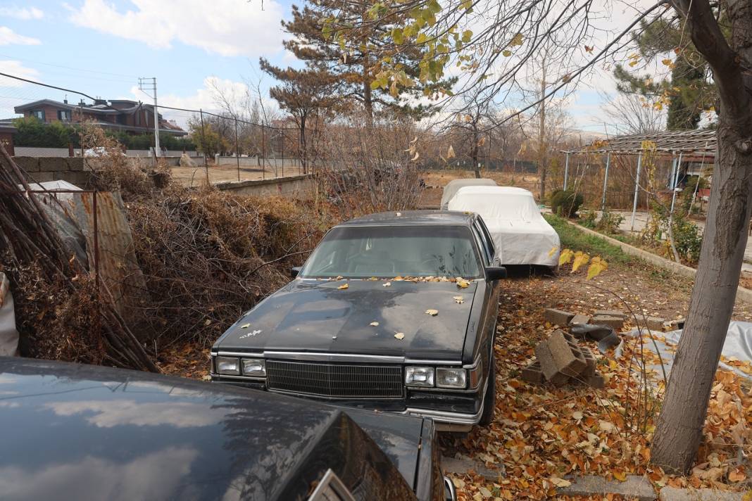 Bildiğiniz tüm ustaları unutun Konyalı bu usta tek: Serasında bitki değil klasik otomobil yetiştiriyor! 4